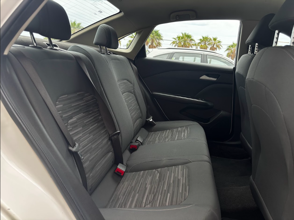 Chevrolet CAVALIER Interior 20